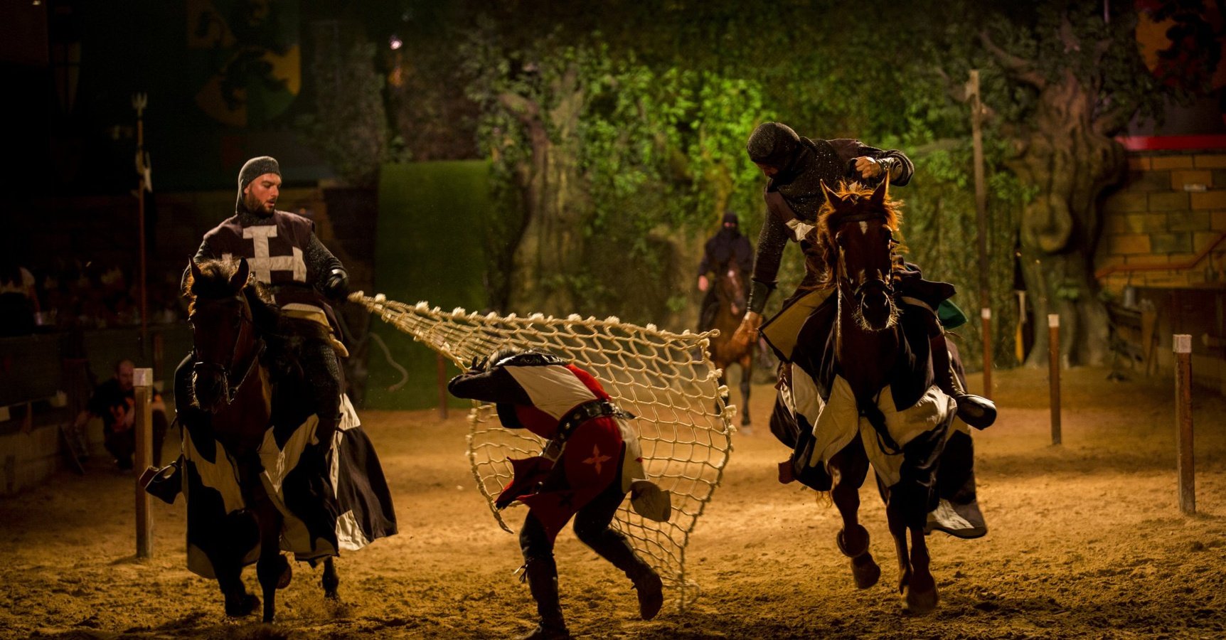 ¡Vive la leyenda inspirada en Robin Hood! Magic Aqua Desafío Medieval Alfaz del Pi ¡Vive la leyenda inspirada en Robin Hood! Magic Aqua Desafío Medieval Alfaz del Pi