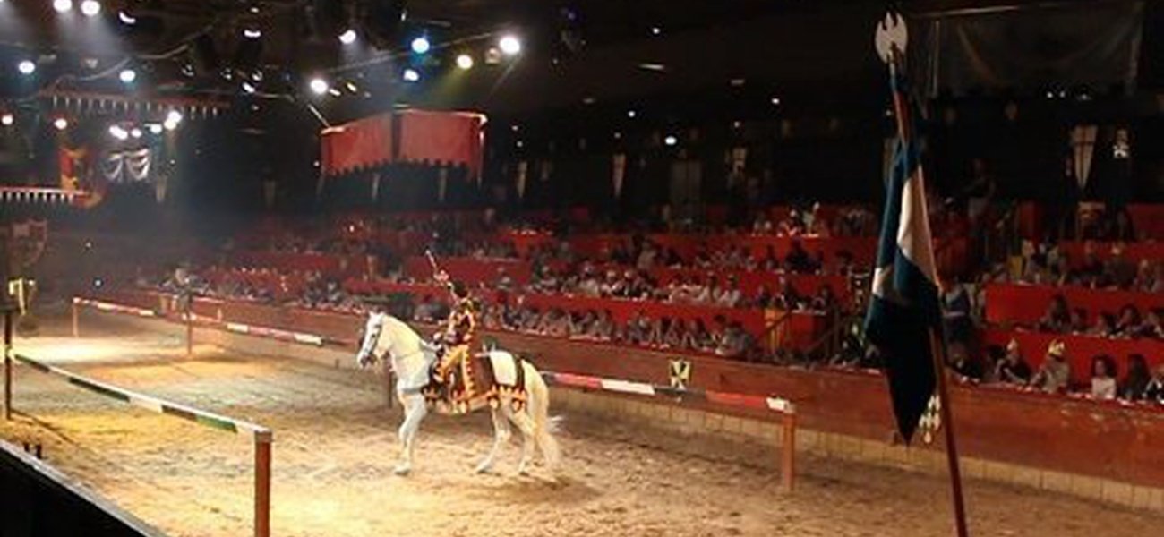 ¿Qué incluye el espectáculo? Desafío Medieval Cena-Espectáculo Alfaz del Pi ¿Qué incluye el espectáculo? Desafío Medieval Cena-Espectáculo Alfaz del Pi